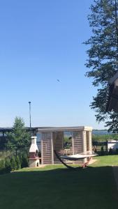 Drewniany domek nad Miedwiem