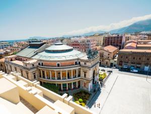 Politeama Palace hotel, 
Sicily, Italy.
The photo picture quality can be
variable. We apologize if the
quality is of an unacceptable
level.