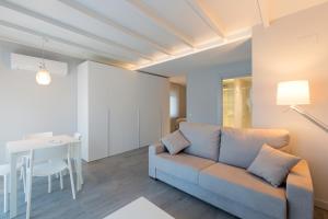 APARTAMENTOS TURISTICOS - PAPEL ARMADO - Calle Caldereros 33