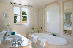 Hotels La Ferme Saint Simeon Spa - Relais & Chateaux : Suite Junior