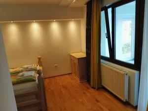 Apartments & Restaurant ABAS