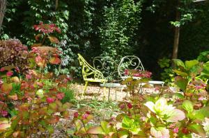 B&B / Chambres d'hotes Le Clos des Queyries, Chambres d'Hotes : Suite Aquitaine - Vue sur Jardin