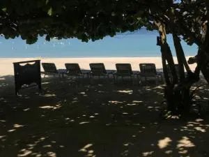 Firefly Beach Cottages - Негрил