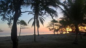 MAR SERENO Recinto Natural Casa Museo MERY LORA de CIFUENTES Condominio de Cabañas frente al MAR