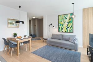 Chic Designer Apartment with Original Art And Old Town View