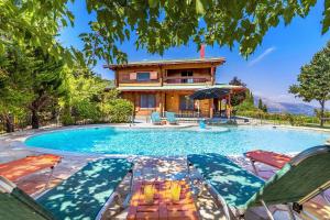 Luxury Wooden Villa with Pool, The Nest