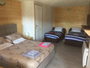 B&B / Chambres d'hotes Les Roses Des Bois : photos des chambres