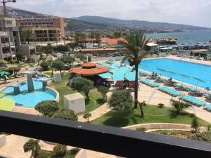 Charming Beachfront Chalet - Batroun - Ghalbūn