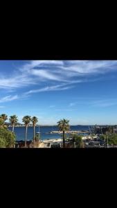 Appartements Bandol, vue panoramique sur la mer, la plage, le port : photos des chambres