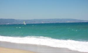 Pizzo Beach Club by Maralp