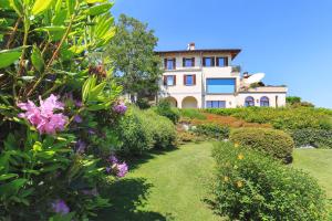 Villa Rubino Apartment con giardino e jacuzzi vista lago