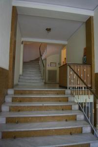 Pretty rooms with shared bathroom in Gold and Blue apartment in safe central area