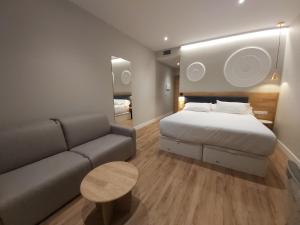Deluxe King Room room in Habital Suites