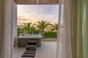 Exclusive Palm Suite With Hot Tub 