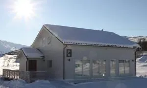 Lyngsalpan Cruise Lodge - Lenangstinden - Lenangsøyra