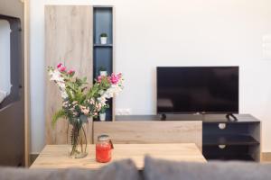 Private Dorm of 8 with Kitchen Ensuite room in Local Hostel & Suites