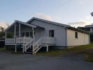 Lyngsalpan Cruise Lodge - Rødtinden - Lenangsøyra