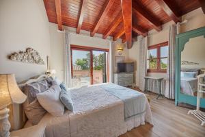 Deluxe Double Room with Balcony room in Sa Vinya des Convent - Hotel Bodega