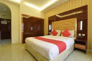 King Room room in OYO 273 Burj Nahar Hotel