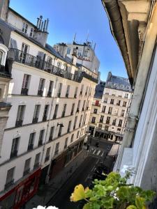 B&B / Chambres d'hotes Le 48 Paris : Chambre Double avec Salle de Bains Privative Extérieure