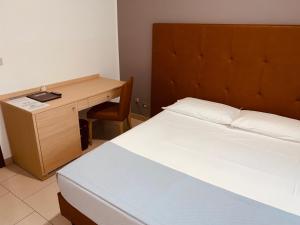 Large Single Room room in Flying Hotel