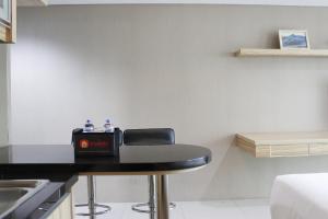 Deluxe Studio Room @ Tamansari La Grande Apartment By Travelio