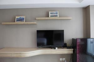 Deluxe Studio Room @ Tamansari La Grande Apartment By Travelio