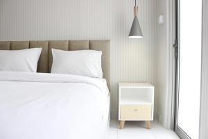 Gorgeous Studio at Mekarwangi Square Apartment with Mountain View By Travelio