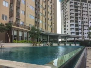 Homey Studio at The Oasis Cikarang Apartment By Travelio