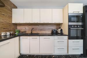 Deluxe Apartments Krakow Brzozowa by Renters