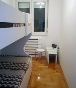 Two-Bedroom Apartment room in Designer Apartment in heart of city - River view!