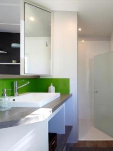 Campings Camping Le Mediterranee Argeles - Domaine pietonnier : photos des chambres