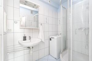 Rooms4Less