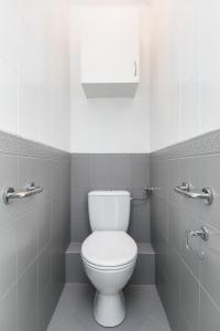 Rooms4Less
