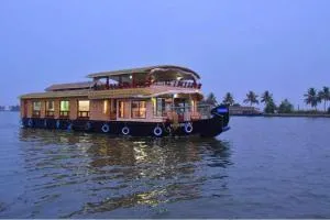 Upper Deck Houseboats - Kumarakom