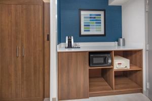 Standard Room room in Holiday Inn Express Hotel & Suites San Diego Airport - Old Town an IHG Hotel