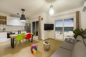 One-Bedroom Apartment with Terrace room in Family friendly apartments with a swimming pool Seget Donji Trogir - 17869