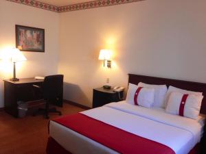 Studio Suite with Three Queen Beds - Non-Smoking room in Ramada by Wyndham Williams/Grand Canyon Area