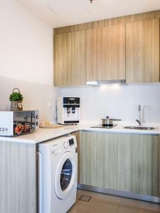Tropicana 218 Macalister Studio with Seaview