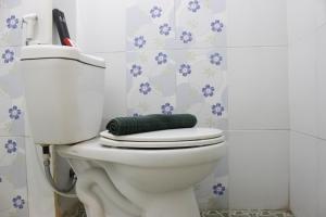 Compact Studio Room The Jarrdin Cihampelas Apartment By Travelio