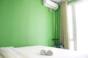 Compact Studio Room The Jarrdin Cihampelas Apartment By Travelio