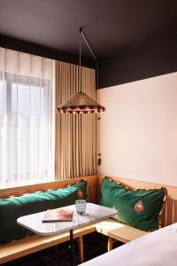 437 Hackney Rd, London E2 8PP, UK