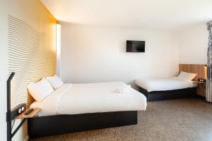 Hotels B&B HOTEL Igny Palaiseau : Chambre Quadruple