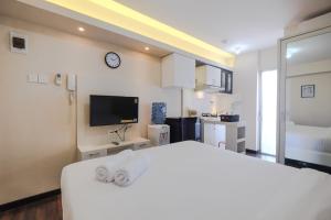 Newly Furnished Studio at Bassura City Apartment By Travelio