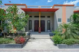 RedDoorz near Taman Makam Pahlawan Tatura - Palu