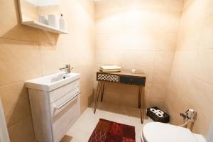 Private 5 star 3 room flat and in-door Pkg