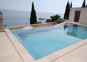 Villa Isabella - Luxury with style right next to the beach, private pool and sea view