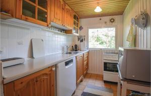 2 Bedroom Nice Home In Ebeltoft