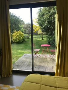 B&B / Chambres d'hotes Le Mesnil : Chambre Double - Vue sur Jardin