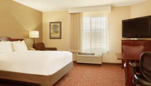 Studio Suite - Disability Access room in Larkspur Landing Milpitas-An All-Suite Hotel